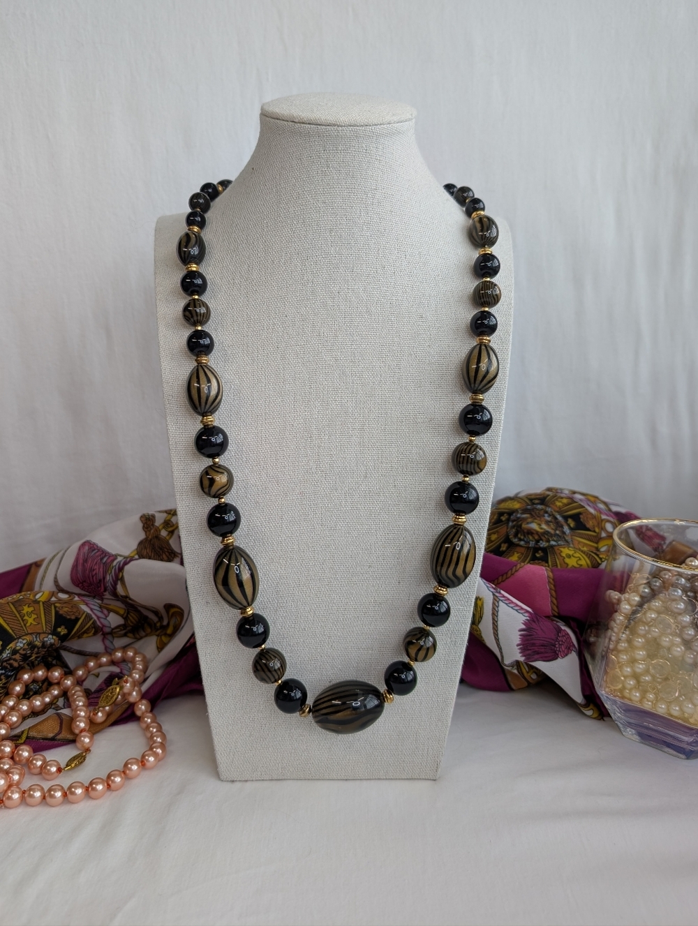Vintage Black & Gold Beaded Statement Necklace - Estate Jewelry - Picture 3 of 7